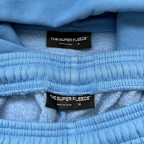 Aritzia Tna Super Fleece Sweatsuit Set - Picture 4 of 4